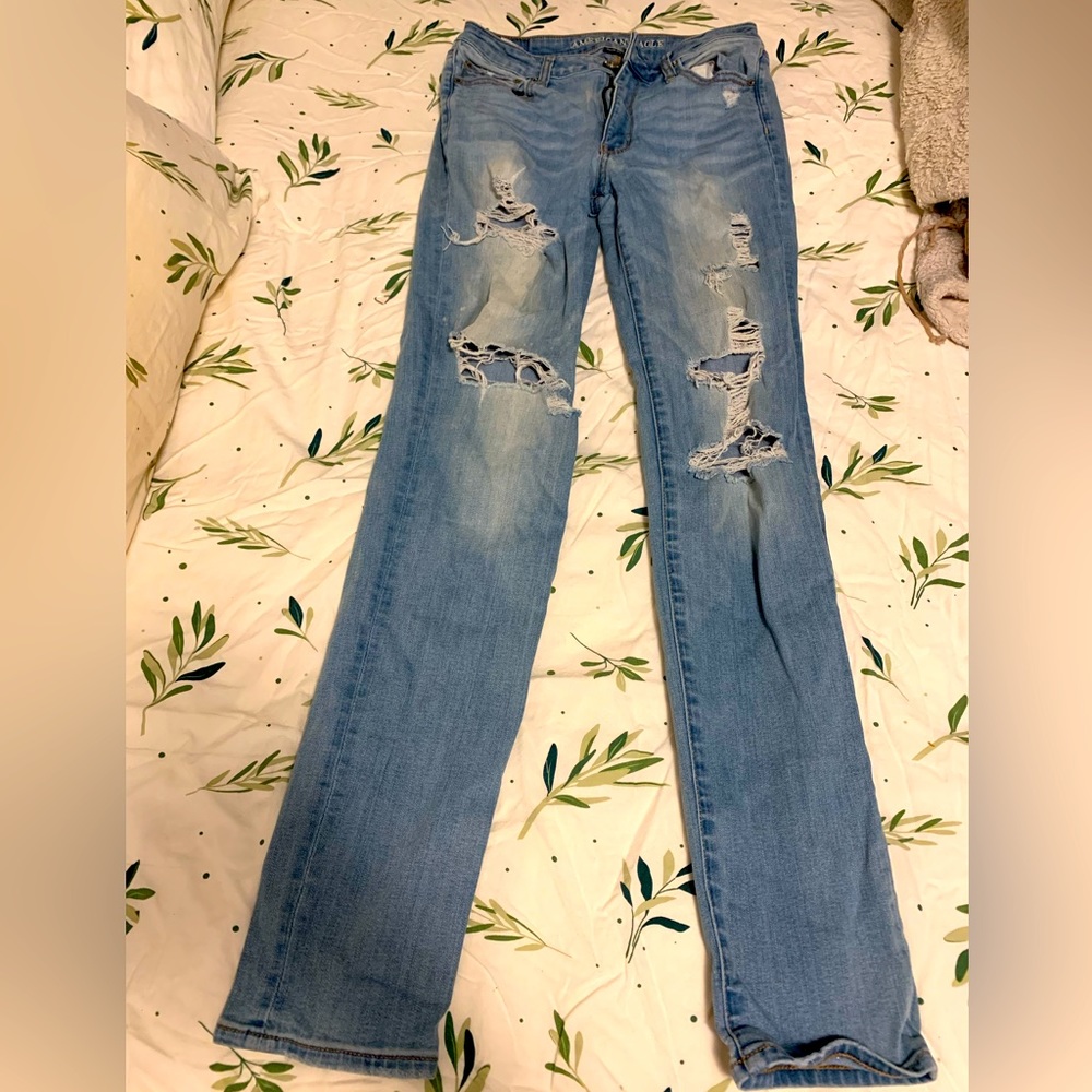 Skinny ripped jeans from American Eagle. Size 6.